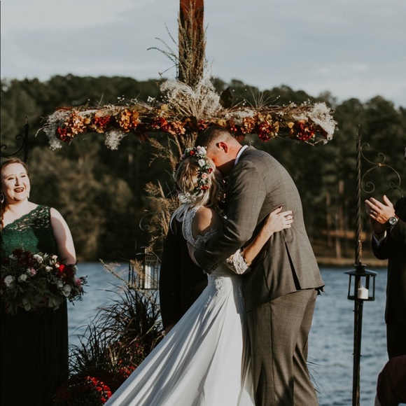 Meet your Posher, Beccah ๐
๐ฝ๐๐๐ - Picture 2 of 3